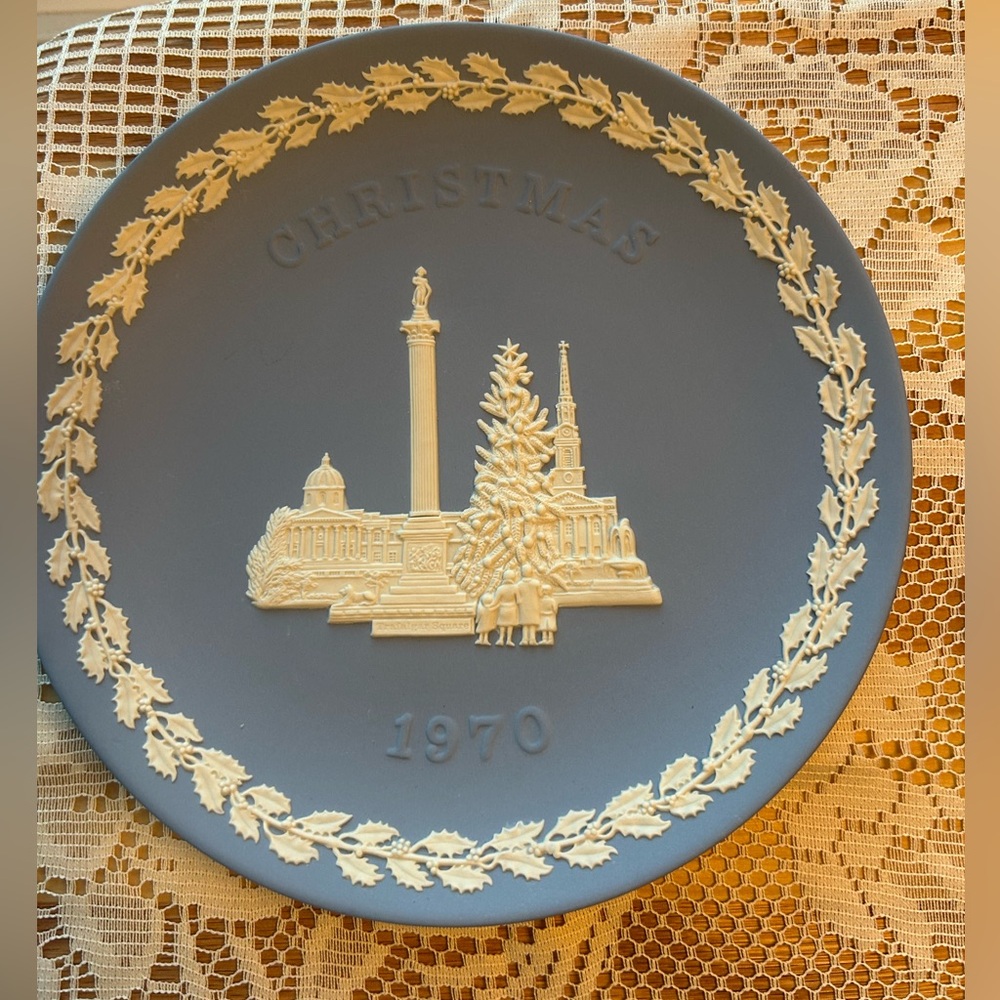 🎄💙Wedgwood 1970 Jasperware Christmas Plate - Trafalgar Square London England🎄#1